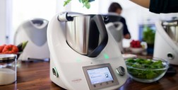 Polacy narzekają za Thermomix na ponad 6 tys. zł. "Tańczy" na blacie