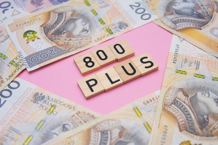 Wypłaty 800 plus w październiku 2025 podwójne! Niektórzy rodzice dostaną aż 1600 zł jednego miesiąca