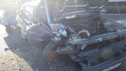 Brutális fotók: szembe ment a forgalommal egy figyelmetlen autós az M7-esen