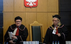 Przyłębska: Trybunał Konstytucyjny pracuje normalnie. Biernat: Niestety jest inaczej...