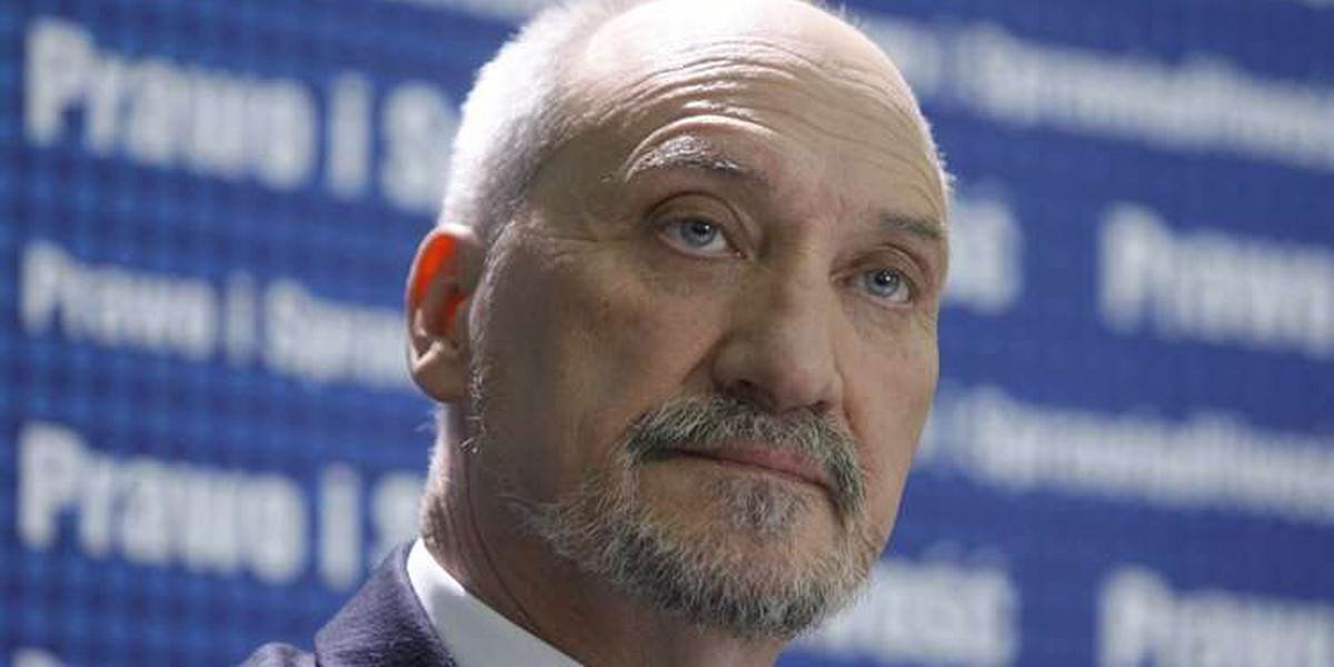 Macierewicz: W Smoleńsku padły strzały