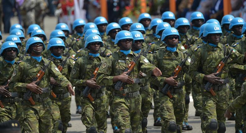 Des soldats ivoiriens de la mission de maintien de la paix de l’ONU au Mali, MINUSMA (Mission multidimensionnelle intégrée des Nations unies pour la stabilisation au Mali), le 7 août 2019 à Abidjan./ SIA KAMBOU/AFP