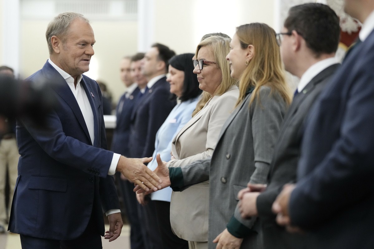 Donald Tusk szykuje prezent dla wicepremierów i ministrów. Dostaną darmowe lokale
