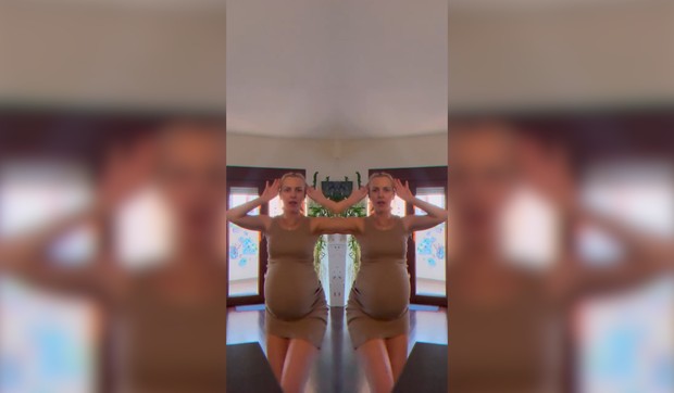 Pevačica pred porođaj đuska u miniću