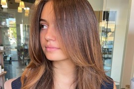 Ova popularna frizura je idealna za one koji se plaše šišanja: Stvara iluziju kraće kose, zadržava dužinu i ne zahteva česte posete frizerskom salonu