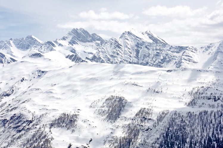 Monte Rosa - najpotężniejszy masyw górski całych Alp, leży w Alpach Pennińskich