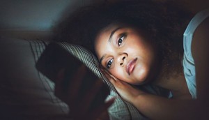 Why we can't put down our phones and sleep [clevelandclinic]