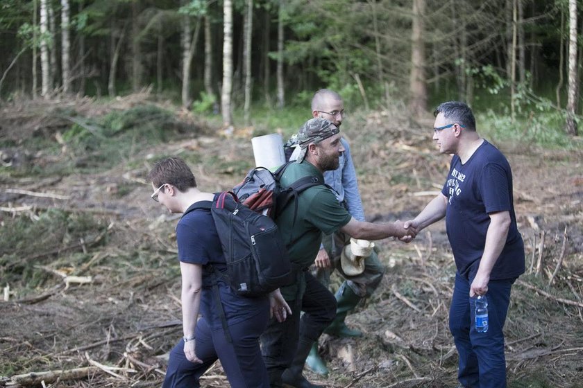 Kuriozalne sceny w Puszczy. Posłowie: to przypominało filmy Barei