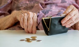 ZUS zaniżył tysiące emerytur. Można zyskać nawet 1,2 tys. zł miesięcznie i wyrównanie [ROCZNIKI]