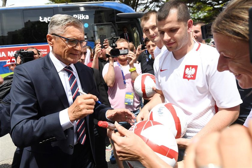 Polacy już we Francji. Zobacz przyjazd naszej kadry GALERIA