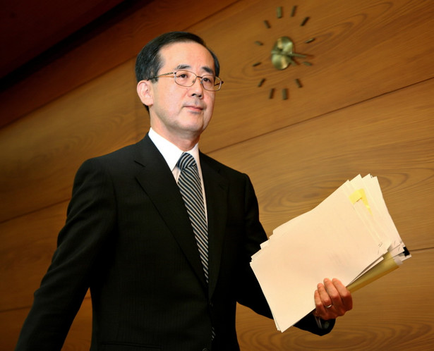 Przeważył głos gubernatora BoJ, Masaaki Shirakawy.