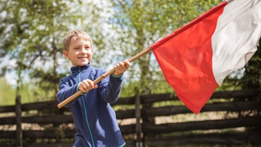 młodzi polacy sceptyczni wobec sojuszy. "pamiętają raczej kryzys świat