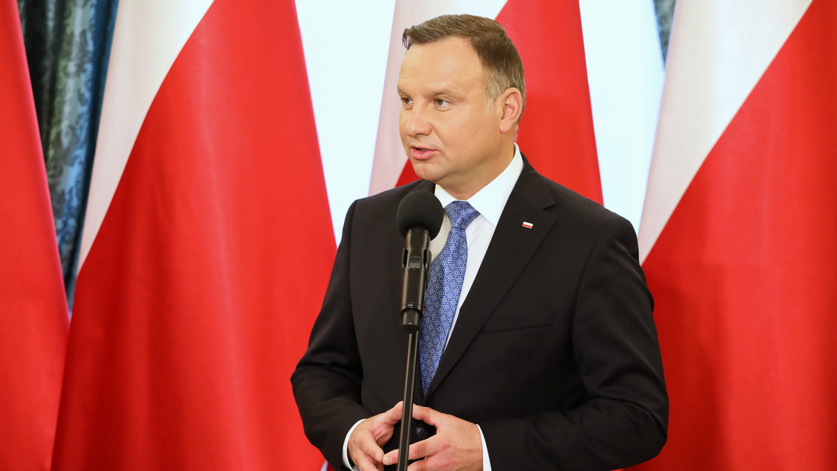 Prezydent Andrzej Duda podpisał nowelizację Karty nauczyciela, wprowadzającą od 1 września podwyżkę dla nauczycieli.