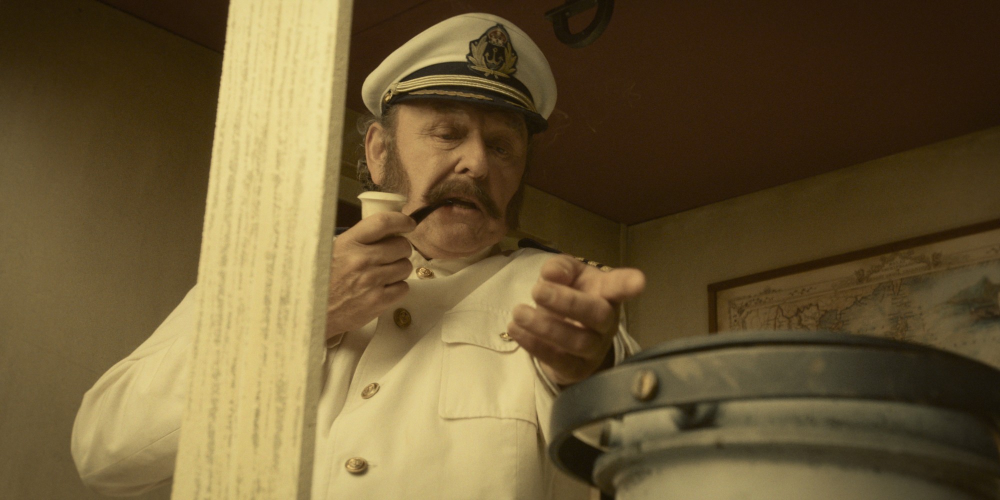 Jaroslav Dušek as Captain Vantoch 