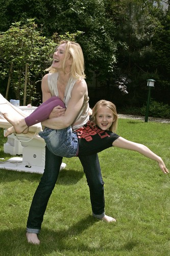 Grażyna Szapołowska z wnuczką – maj 2008