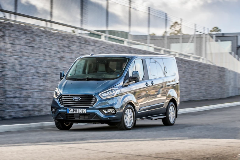 ford transit custom phev cena