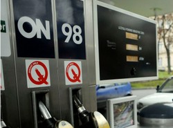 Benzyna zdroższeje, bo rząd robi zapasy?