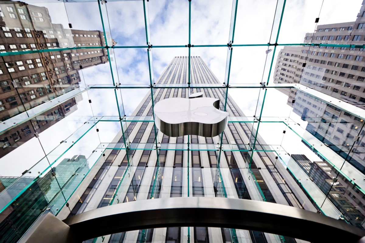 General Motors Building w Nowym Jorku i znajdujący się pod nim sklep Apple