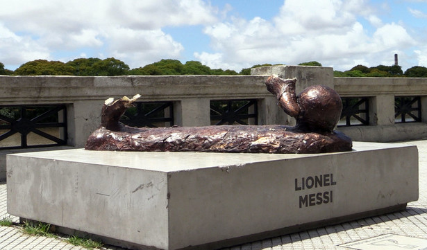 Wandale zniszczyli w Buenos Aires pomnik Lionela Messiego