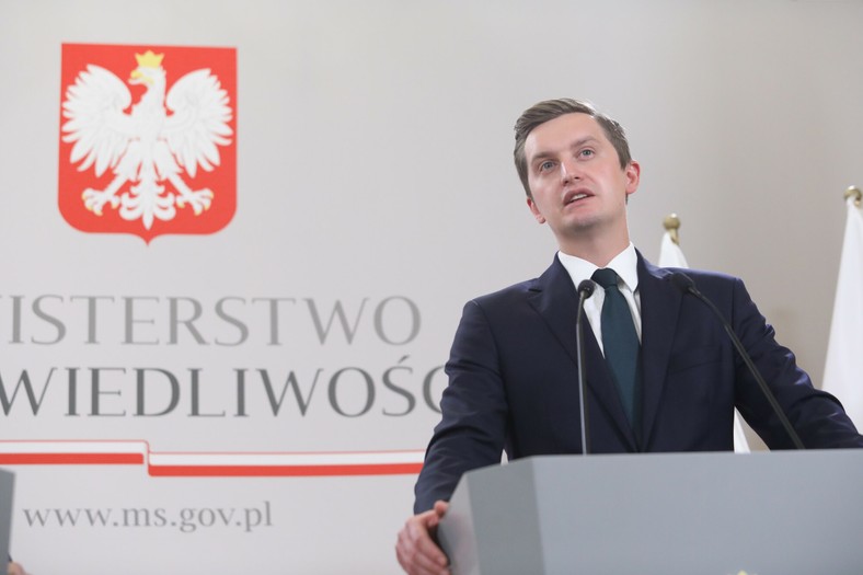 Konferencja ministra sprawiedliwości Zbigniewa Ziobry nt. raportu Komisji Europejskiej o praworządności, Sebastian Kaleta, 13.07.2022 r.