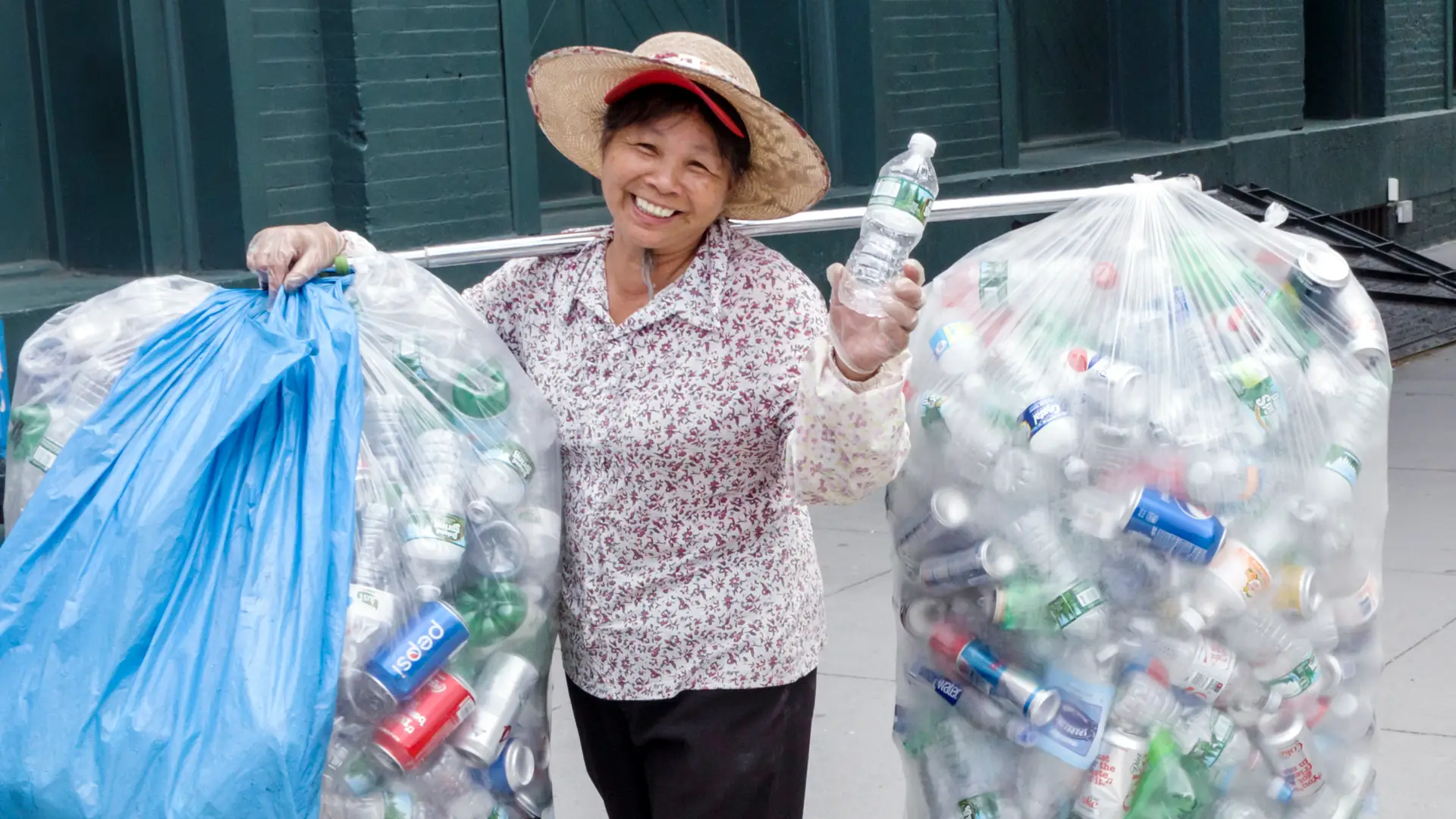 Chiny walczą z plastikiem. Do 2025 roku znikną jednorazowe foliówki i słomki