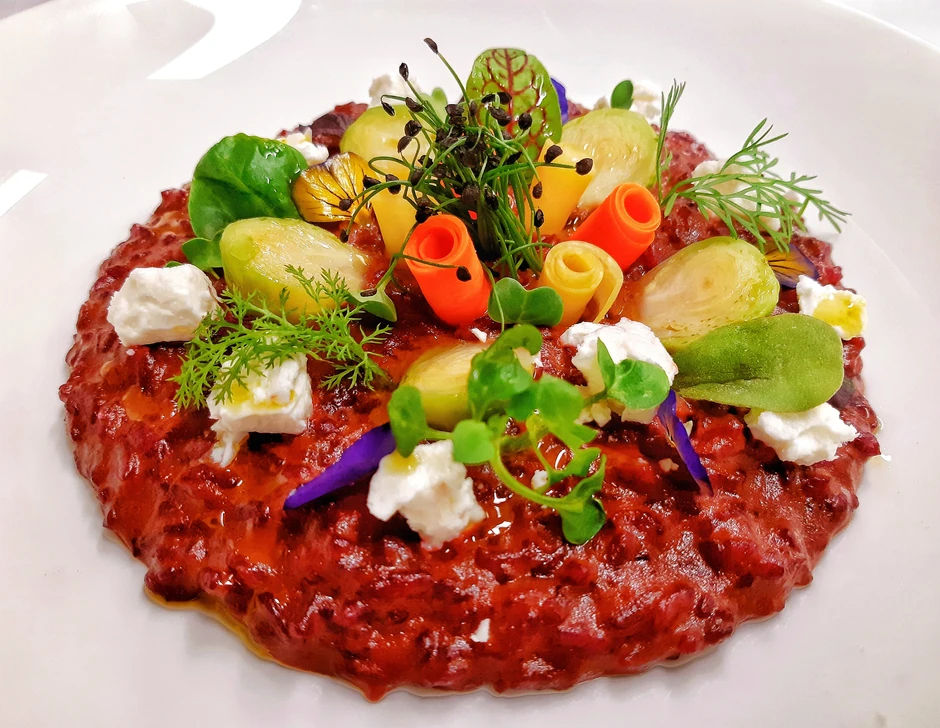 Bojan Čitlučanin u jela koja priprema ulaže trud, a svojim inovativnim idejama ih čini autentičnim