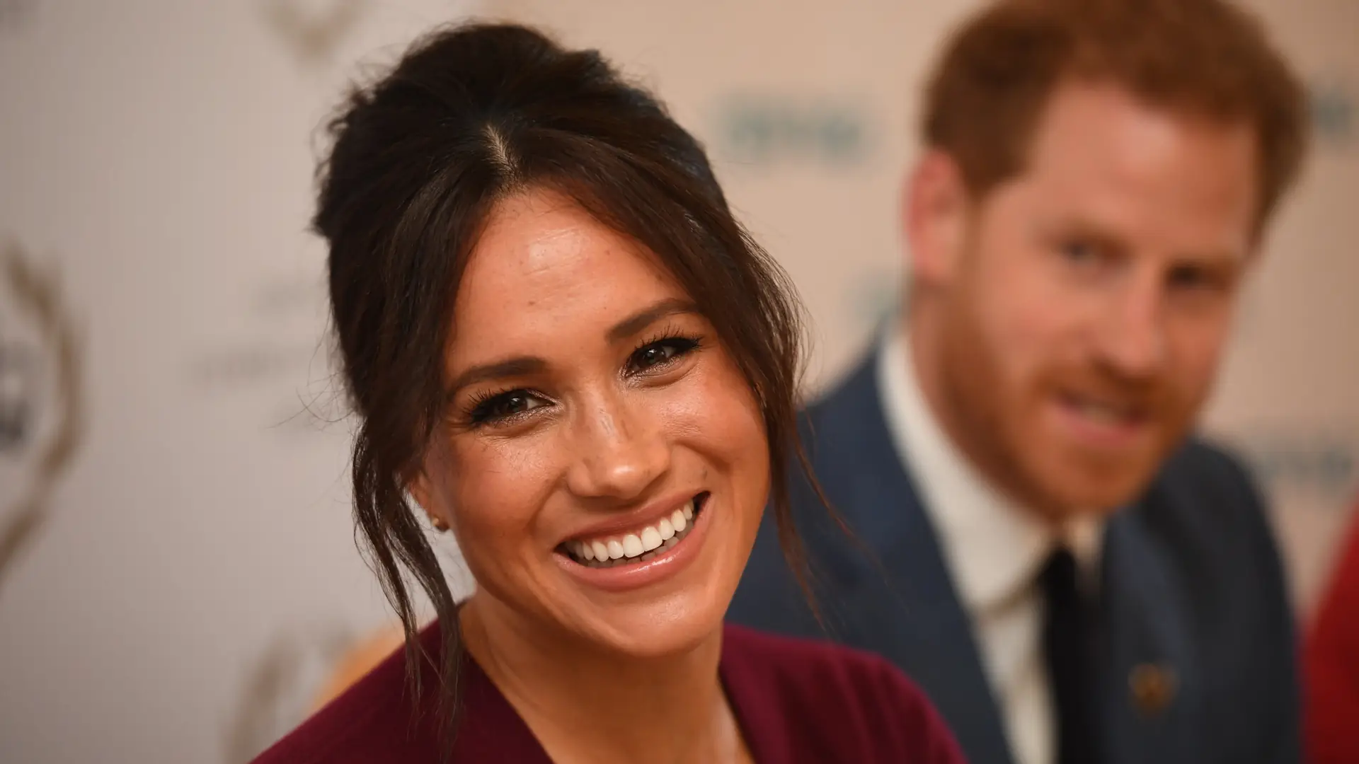 Meghan Markle odwiedza cukiernię, która działa na rzecz kobiet - księżna promienieje