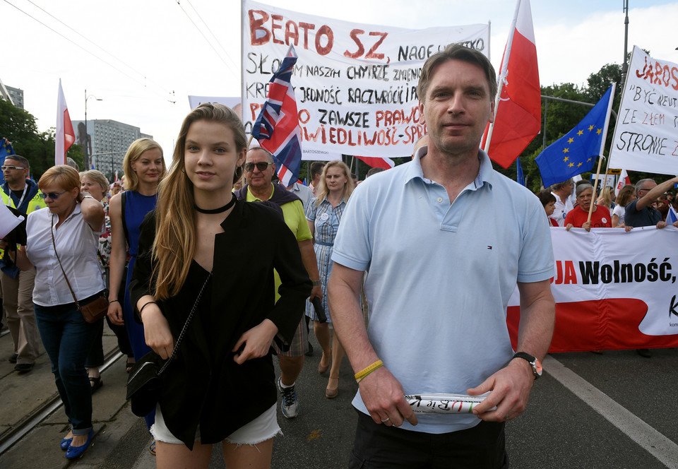 Iga Lis na marszu KOD