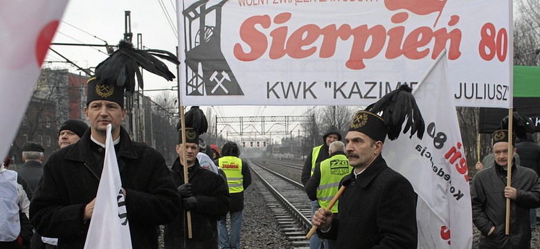 Górnicze związki odwieszają akcję protestacyjną. "Jeśli zabraknie pieniędzy na wypłaty, to..."