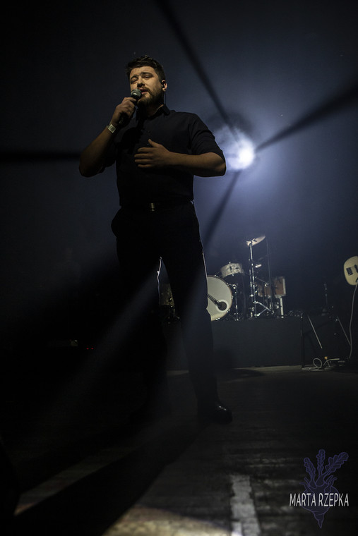 Marcin Sójka podczas koncertu dla Mai Kapłon