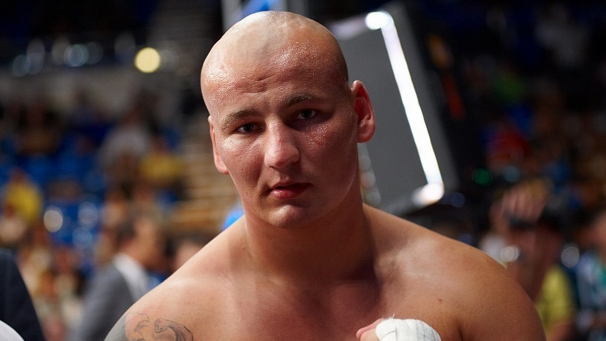 Artur Szpilka (16-1, 12 KO) ostro skrytykował Dariusza Michalczewskiego za jego uwagi pod adresem Andrzeja Gołoty (41-9-1, 33 KO). "Tiger" w rozmowie z X-News wyśmiał wcześniej pomysł planowanego na 25 października pojedynku pokazowego z udziałem "Andrew", twierdząc m.in, że "nawet misiu na Krupówkach ma większą wartość niż walki Gołoty".