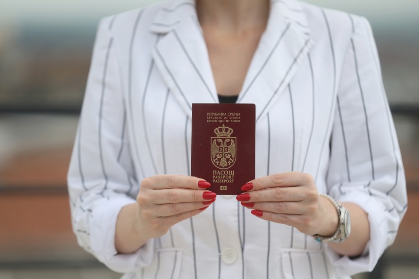 Trenutni izgled srpskog pasoša.