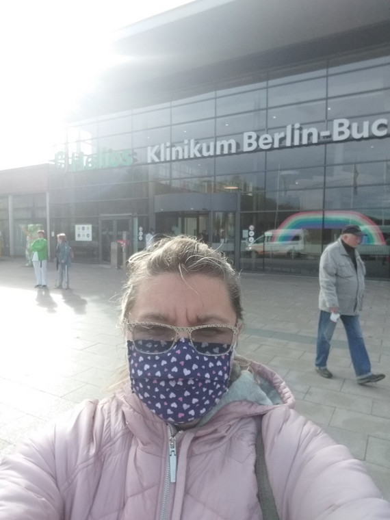 Alla przed kliniką w Berlinie