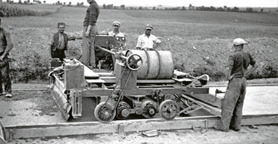 Probali su da rekonstruišu saobraćajnicu nekoliko puta, ali beton je toliko čvrst da ne mogu da ga ravnaju. Neverovatno da je taj put isti od tridesetih godina prošlog veka