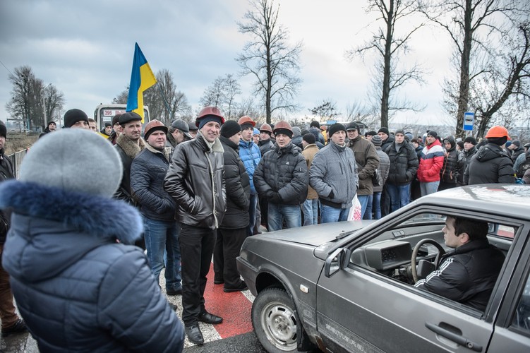 UKRAINA. Smereków. Protest górników i blokada drogi