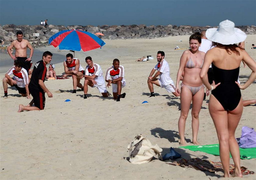 AC Milan trenuje na plaży w Dubaju