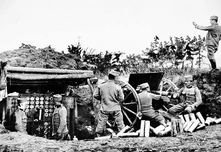 Srpska artiljerija na položaju u Kolubarskoj bici