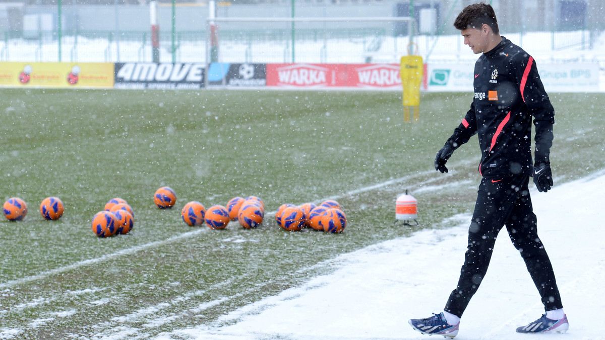 Boczny obrońca Bayeru Leverkusen i reprezentacji Polski Sebastian Boenisch wychował się w Niemczech, ale na zgrupowaniu kadry swobodnie rozmawia po polsku (z domieszką gwary śląskiej). Jednak urodzony w Gliwicach zawodnik nie zamierza krytykować kolegów z kadry, którzy nie opanowali języka przodków.