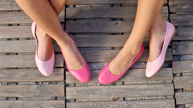 Czy płaskie obuwie szkodzi naszym stopom?