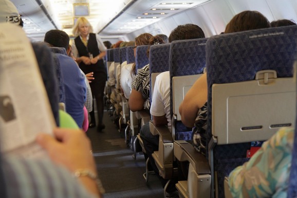 Ova avio-kompanija prestaje da plaća kabinsko osoblje ako se ugoje! BMI ne sme preko 30, razlog je ozbiljan