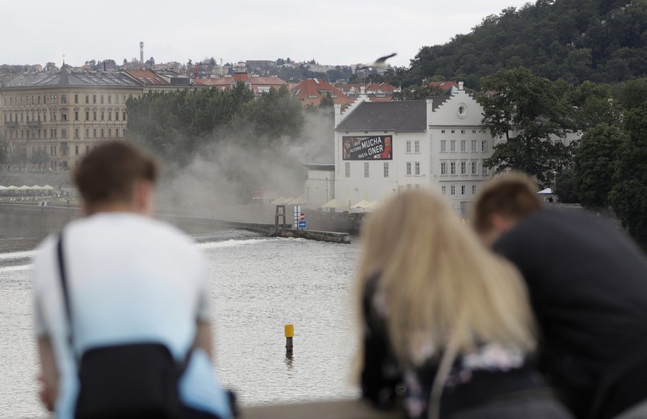 Pożar w Muzeum Sztuki Nowoczesnej na wyspie Kampa w Pradze