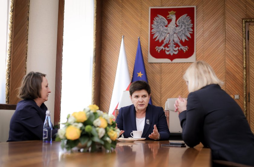 Wicepremier Beata Szydło w rozmowie z dziennikarkami Faktu Agnieszką Burzyńską  i Justyną Węcek