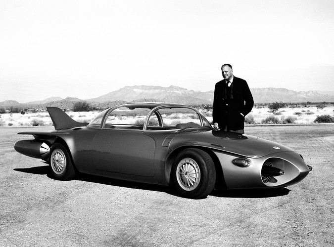 Harley Earl szef stylistów GM z prototype z 1956 roku o nazwie Firebird II