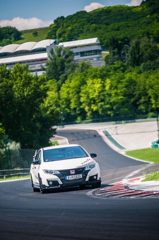 Honda Civic Type R na 5 torach wyścigowych