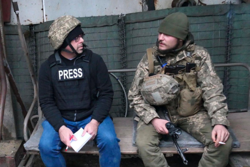 Autor rozmawia z Rotisławem Kasjanienko, 24-letnim porucznikiem, który mówi, że inwazja na Ukrainę byłaby dla Rosji gorsza niż jej wojny w Czeczenii