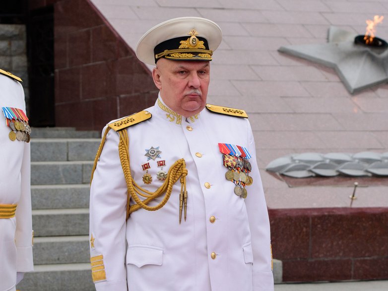 El almirante ha estado sirviendo en el Ejército desde 1980.