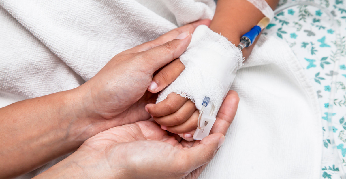 Ograniczenia odwiedzin w szpitalach najbardziej dotykają rodziców, którzy mają chore dzieci