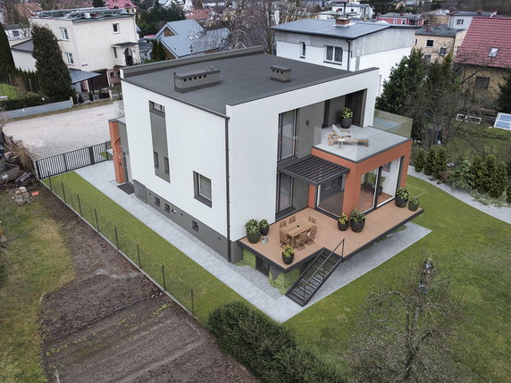 Przebudowa domu typu kostka w Koszalinie. Wielki potencjał prostych brył!