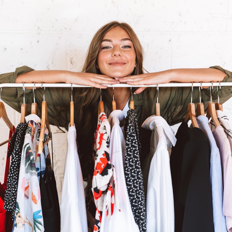 Типы магазинов розничной торговой сети. Способы доставки картинка для сайта. Кассовая зона в супермаркете. Корзина продуктов. Требуется сотрудник в магазин.