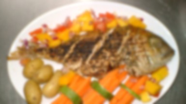 Grillowany snapper i mango salsa